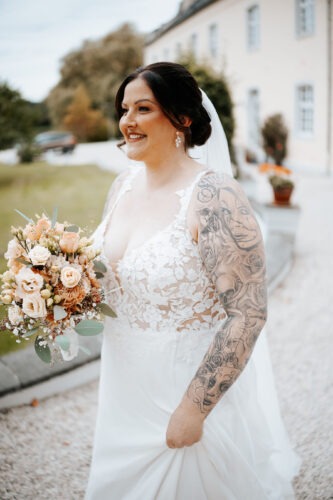 Gäste erleben eine emotionale freie Trauung bei Landlust Flamersheim