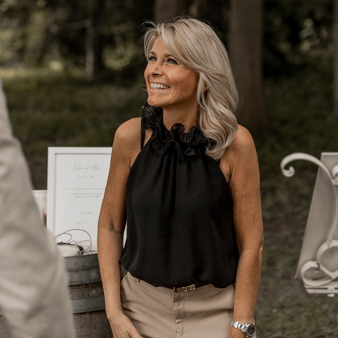 Schritte zu einer freien Trauung – Nicole Hilberath schafft emotionale Augenblicke